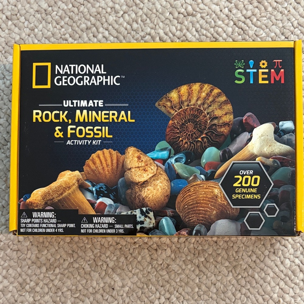 National Geographic Ultimate Rock, Mineral and Fossil Activity Kit